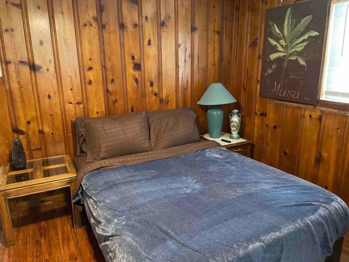 Derby City Getaway Louisville Room photo