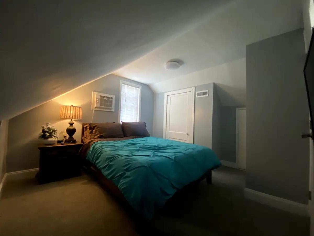 Derby City Getaway Louisville Room photo
