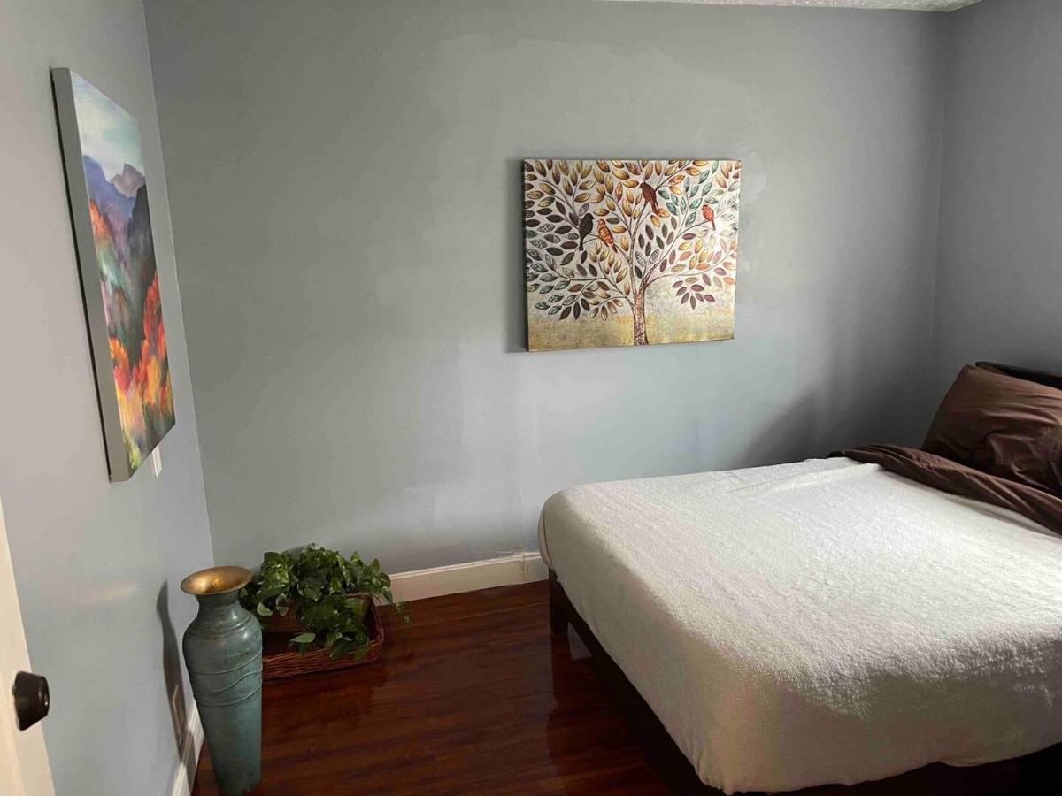 Derby City Getaway Louisville Room photo