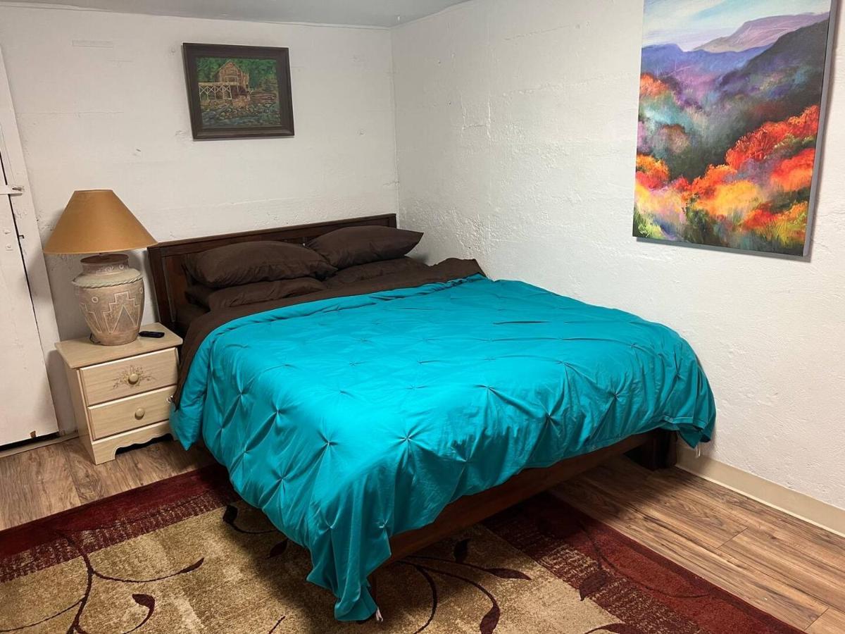 Derby City Getaway Louisville Room photo